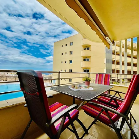 Διαμέρισμα Poolside Paradise