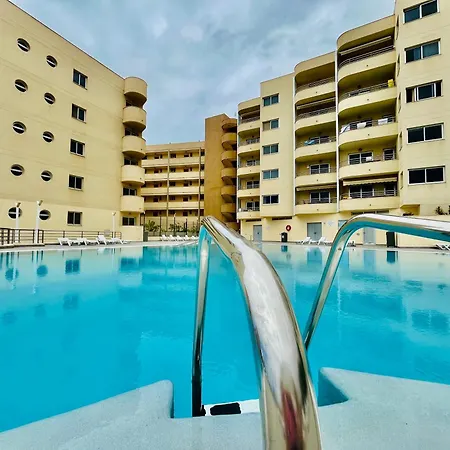 Poolside Paradise Διαμέρισμα *