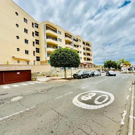 Poolside Paradise Apartament