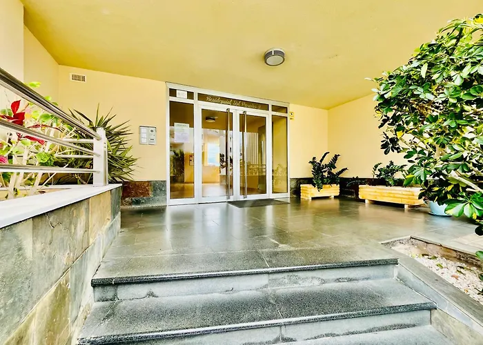 Poolside Paradise Apartment *