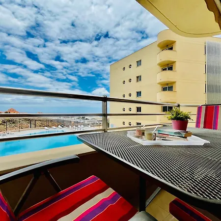 Apartment Poolside Paradise *