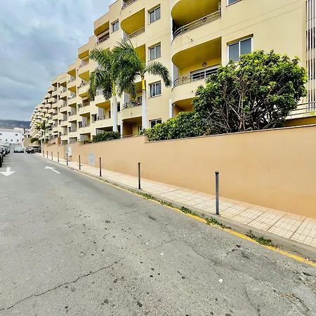 Poolside Paradise Appartamento