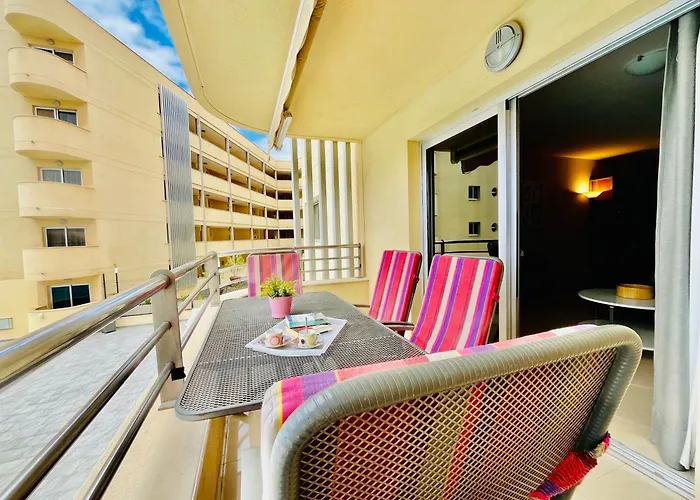 Poolside Paradise Apartamento