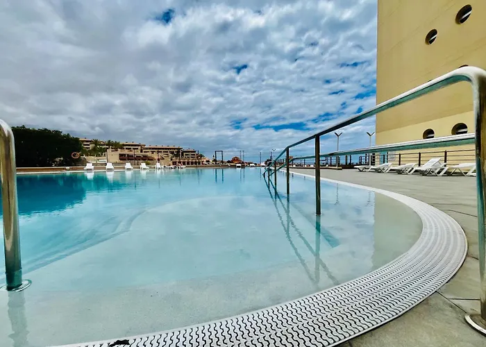 Poolside Paradise Apartment *