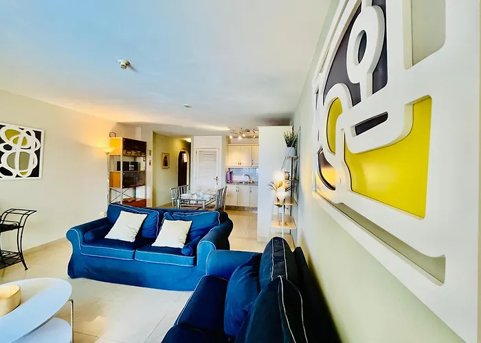 Poolside Paradise Apartamento *